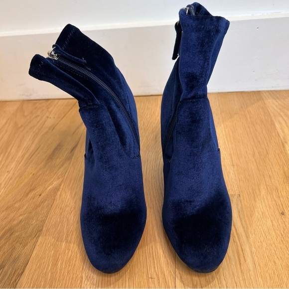 Steve Madden Edit Blue Velvet Booties Size 6 - Picture 8 of 16